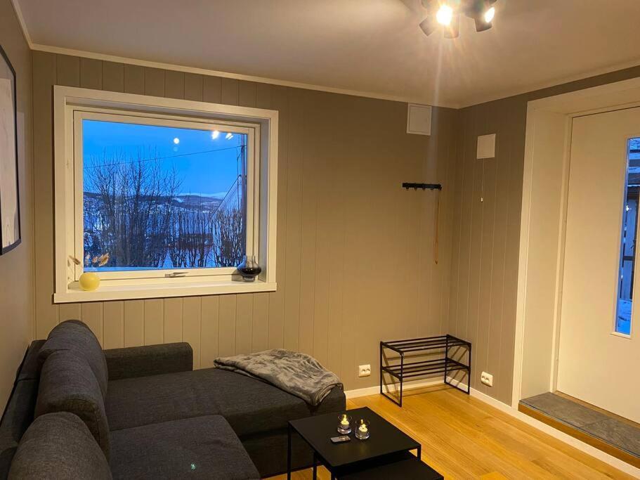 Aurora Apartment Very Close To Cable Car And Sherpatrappa Tromsø Exterior foto