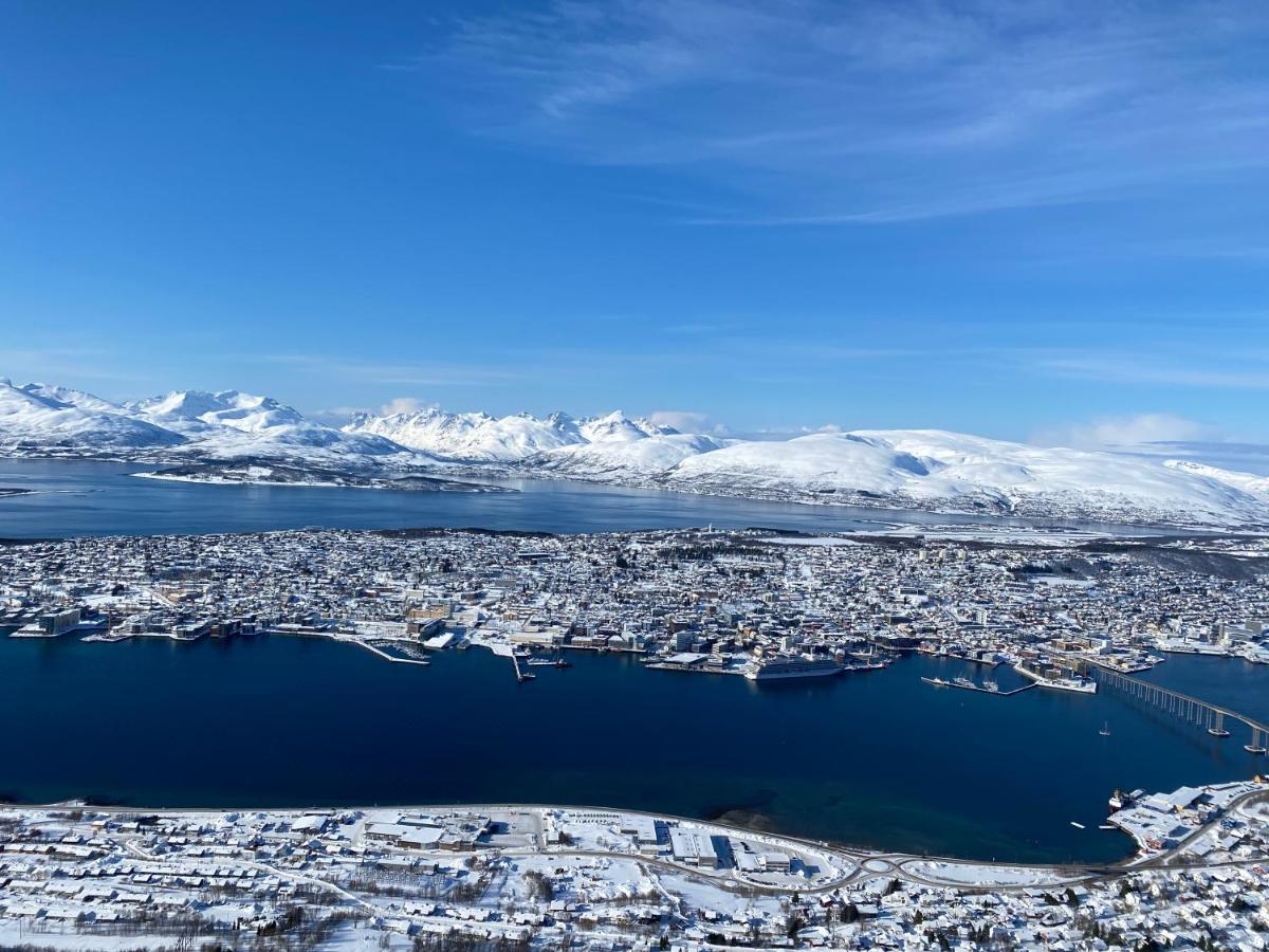 Aurora Apartment Very Close To Cable Car And Sherpatrappa Tromsø Exterior foto