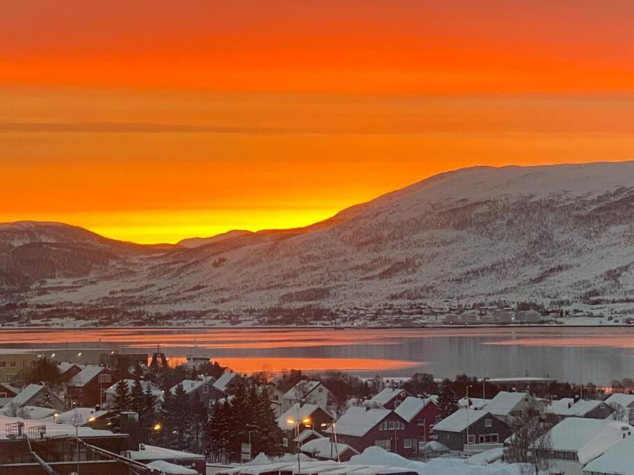 Aurora Apartment Very Close To Cable Car And Sherpatrappa Tromsø Exterior foto